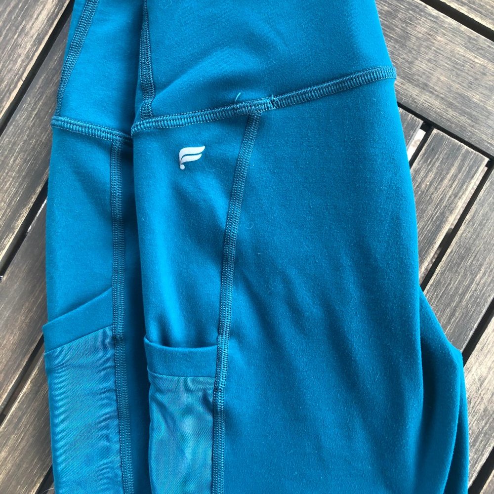 Fabletics Legging 3/4 Length - Picture 2 of 6